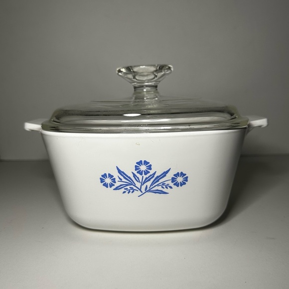 Vintage Corning Ware Blue Cornflower 1 3/4 qt Baking Dish with Pyrex Lid - Picture 3 of 15